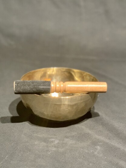Handmade in India singing bowl, 18 cm diameter